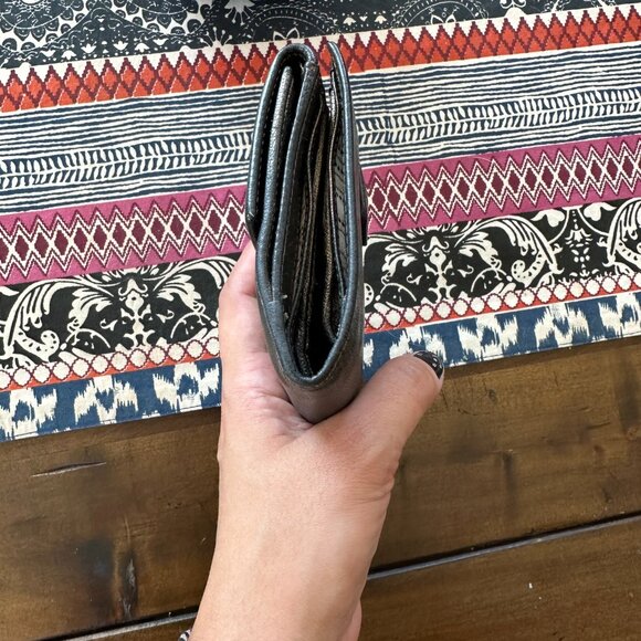 Salvatore Ferragamo Silver Navy Ombre Vintage Compact Wallet - Picture 5 of 10